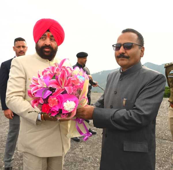 नैनीताल..दो दिवसीय दौरे पर राज्यपाल ,कमिश्नर समेत बड़े अधिकारियों ने किया स्वागत !