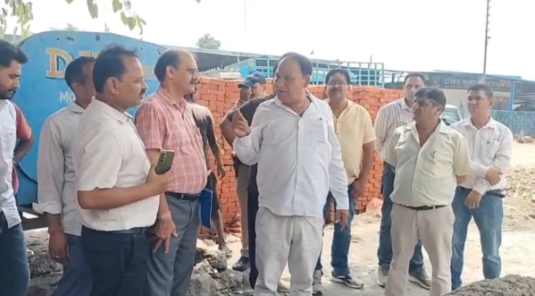 हल्द्वानी मंडी में सख्ती! अध्यक्ष अनिल कपूर ‘डब्बू’ का निरीक्षण, अतिक्रमण हटाने के निर्देश!!