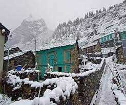 Uttarakhand Weather: मौसम के मिजाज में आने वाला है बदलाव, बारिश के साथ ही बर्फ़बारी के भी है आसार 