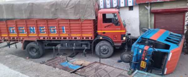 ऋषिकेश में अनियंत्रित ट्रक ने कई वाहनों को कुचला