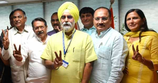  दिल्ली को मिले नए मेयर , राजा इकबाल सिंह के हाथ दिल्ली की कमान 