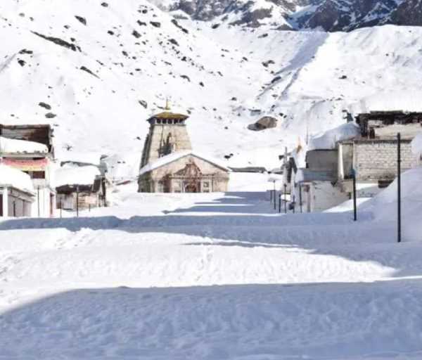 उत्तराखंड: बाबा केदार के दर पे हुई कार्तिक पूर्णिमा के पर्व पे बर्फ बारी !
