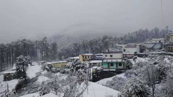 Uttarakhand Weather: मौसम के मिजाज में आया बड़ा बदलाव, बारिश और बर्फ़बारी के बीच धूप की किरणों का होगा अभाव 