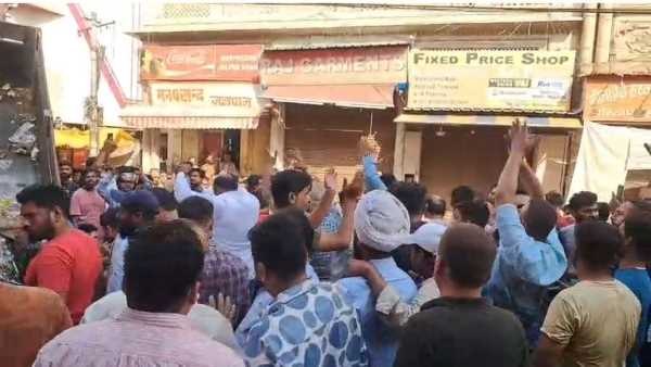  अतिक्रमण हटाने पर बवाल, व्यापारी और निगम कर्मचारी आमने-सामने