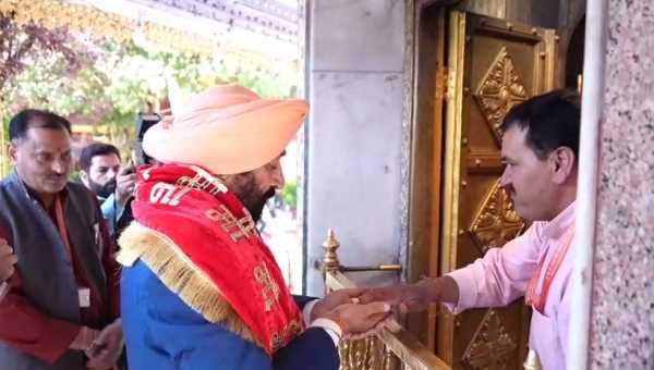 नैनीताल पहुंचे राज्यपाल, मां नैना देवी मंदिर और गुरुद्वारे में टेका मत्था !