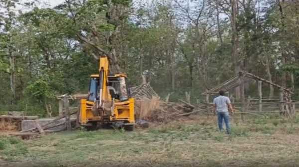 हल्द्वानी..16 बीघा सरकारी भूमि से अतिक्रमण हटाया, SDM के नेतृत्व मे कार्रवाई !!