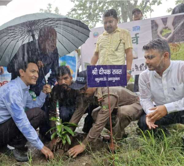 हल्द्वानी..हरेले पर हुआ पौधारोपण, कुमाऊं कमिश्नर..सांसद समेत अन्य लोगों ने लिया संकल्प !!