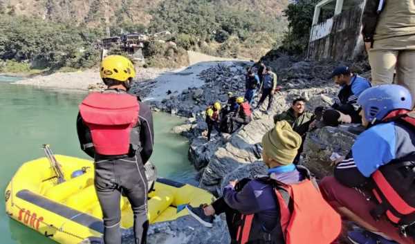 Uttarakhand News: यहाँ सेना के जवान ने गंगा नदी में लगाई छलांग, तलाश में जुटी हुई है एसडीआरएफ की टीम 