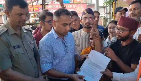 हल्द्वानी..पेपर लीक पर युवाओं का अनशन खत्म, कई बड़े प्रशासनिक अधिकारी रहे मौजूद !!