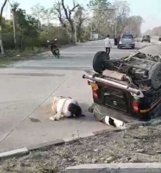 हल्द्वानी में बीच सड़क बेकाबू होकर ऑटो में घुसी कार..मां की मौत, 8 लोग घायल