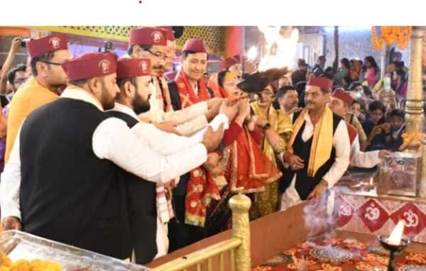 कुमाऊं कमिश्नर ने लिया मां नंदा-सुनंदा महोत्सव में हिस्सा 