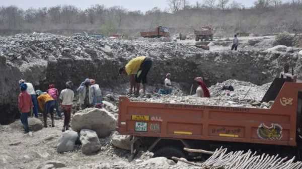 हल्द्वानी..रिकॉर्ड राजस्व की उम्मीद  गौला नदी में बढ़ाया गया खनन टारगेट !!