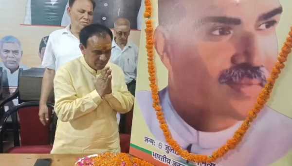 हल्द्वानी..डॉ श्यामा प्रसाद मुखर्जी को किया गया याद, शिक्षा मंत्री समेत बड़े नेता शामिल !!