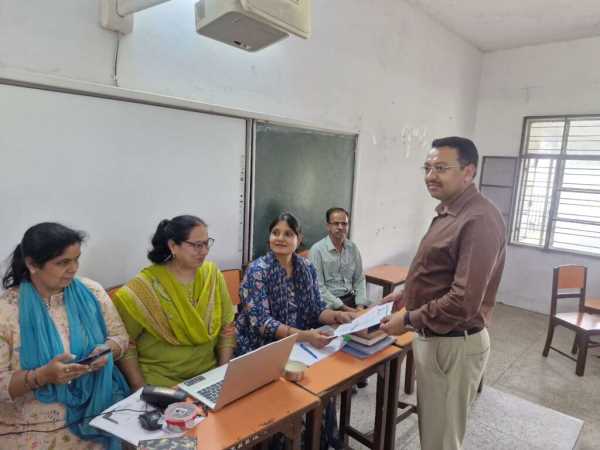 हल्द्वानी में SIR अभियान तेज, सिटी मजिस्ट्रेट भी पहुंचे बूथ, कराया नाम का सुधार!!