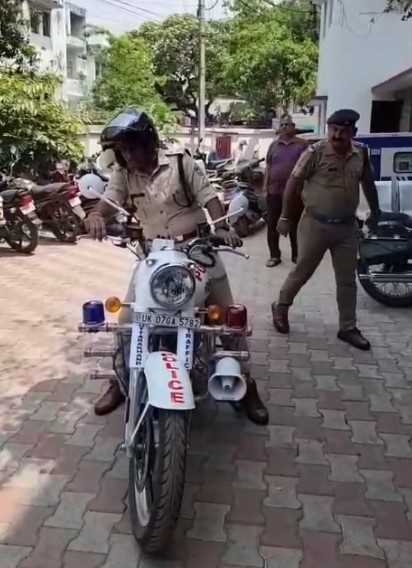 नैनीताल में SSP की अनोखी पहल, सरकारी गाड़ी छोड़ बाइक से निकले
