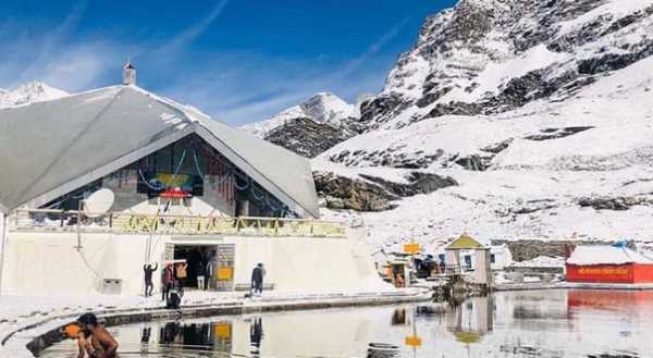 Hemkund Sahib:पंज प्यारों की अगुवाई में घांघरिया रवाना हुए तीर्थयात्री, कल खुलेंगे हेमकुंड साहिब के कपाट