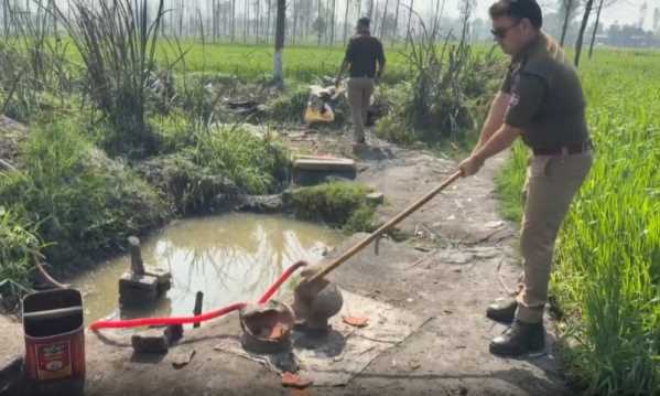 रुद्रपुर में बरहनी पुलिस ने अवैध शराब भट्टियों पर बड़ा छापा, हजारों लीटर लाहन नष्ट !