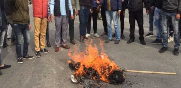 कांग्रेस ने प्रदेश सरकार का फूकां पुतला, जानिए क्यू 