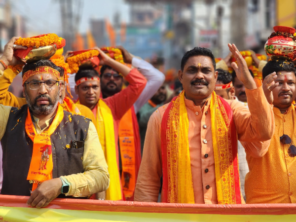 रामनगर में निकाली गई भव्य अक्षत कलश यात्रा का कई स्थानों पर हुआ जोरदार स्वागत