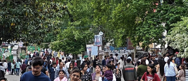 नैनीताल और कैंचीधाम में उमड़ा जनसैलाब  स्थानीय लोग परेशान!!