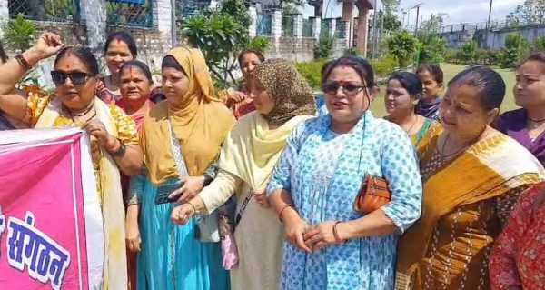 उत्तराखंड: आंगनबाड़ी हड़ताल खत्म, CM धामी के आश्वासन के बाद काम पर लौटी कार्यकत्रियां