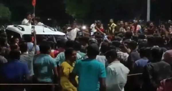 बोकारो स्टील प्लांट का गेट कराया गया खाली, विधायक श्वेता सिंह हिरासत में जमकर हुआ बवाल