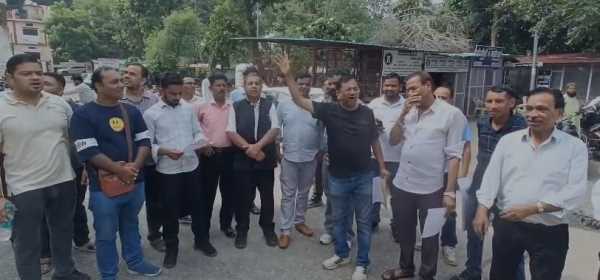  पेपर लीक पर फूटा गुस्सा! राष्ट्रपति-प्रधानमंत्री को ज्ञापन