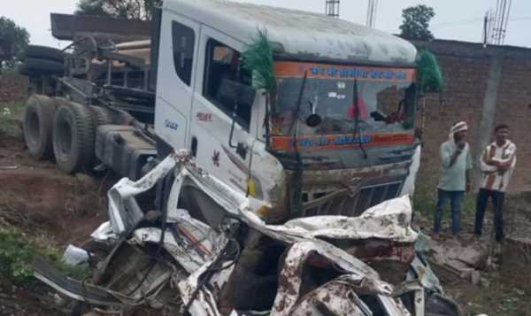  एमपी के झाबुआ में कार पर पलटा सीमेंट से लदा ट्राला, 9 लोगों की मौत शादी से लौट रहा था परिवार