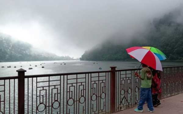 मूसलाधार बारिश ने बढ़ाया नैनी झील का जलस्तर, निकासी के लिए खाेले गए गेट
