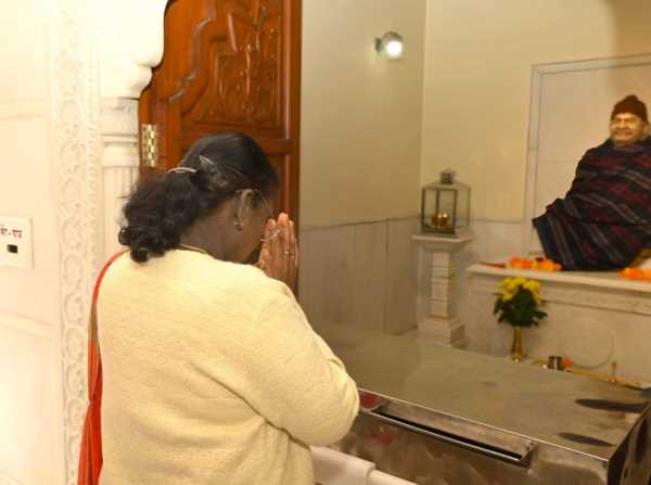 राष्ट्रपति द्रौपदी मुर्मु ने किए मां नयना देवी और बाबा नीब करौरी महाराज के दर्शन