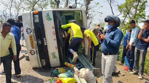 Rishikesh Gangotri Highway: भद्रकाली के पास हादसे का शिकार हुई बस, मची चीख-पुकार