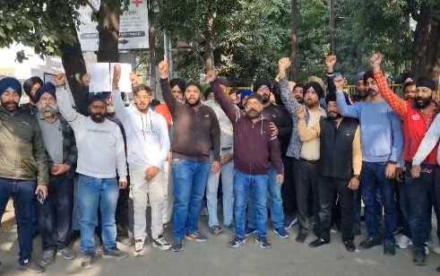 हल्द्वानी..कांग्रेस नेता हरक सिंह के बयान पर बवाल, बुद्ध पार्क में सिख समाज का प्रदर्शन !