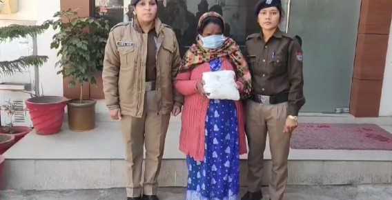 रामनगर पुलिस का नशे पर प्रहार , महिला गांजा तस्कर को किया गिरफ्तार !!