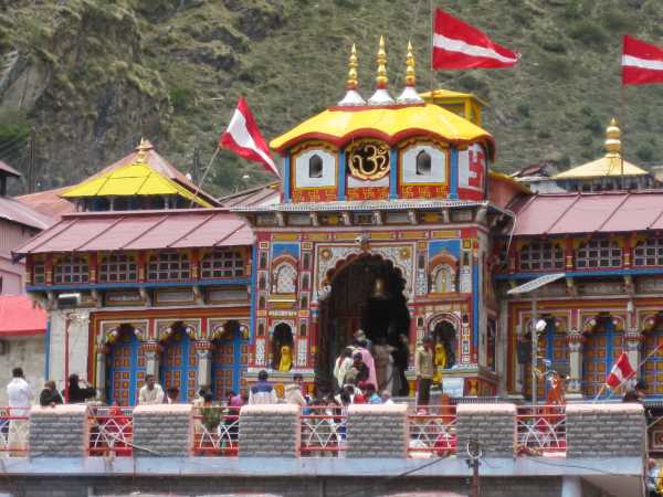 Chardham Yatra: चारधाम यात्रा को लेकर प्रशासन ने शुरू की तैयारियां, इस कार्य को दी जाएगी पहली प्राथमिकता 