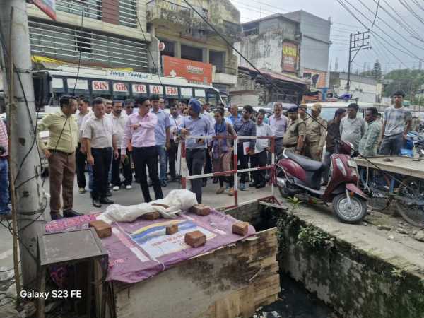  हल्द्वानी में रोड और ड्रेनेज प्रोजेक्ट की सुस्ती पर कमिश्नर का बड़ा एक्शन!!