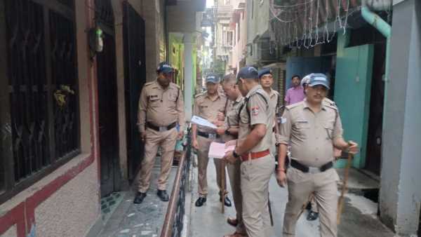 हल्द्वानी..पुलिस ने चलाया सत्यापन अभियान, बनभूलपुरा में 41 पर कसा शिकंजा !!