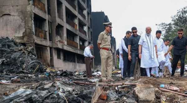 Air India Plane Crash  इस दर्द को शब्दों में बयां नहीं कर सकता, तबाही का मंजर देख भावुक हुए PM मोदी