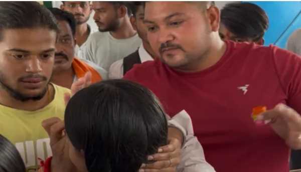 स्कूल में तिलक पर विवाद,  बजरंग दल ने किया हंगामा