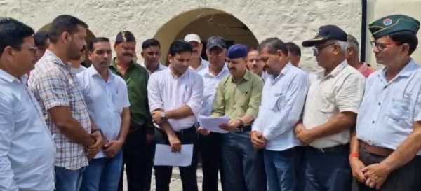   हल्द्वानी..SDM कोर्ट पहुंचे ग्रामीण, ज्ञापन सौंप की ये मांग !! 