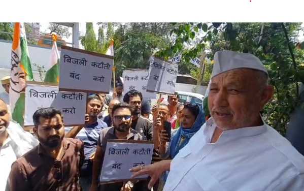 रामनगर में बिजली कटौती पर कांग्रेस का हल्ला बोल, CM को भेजा ज्ञापन !