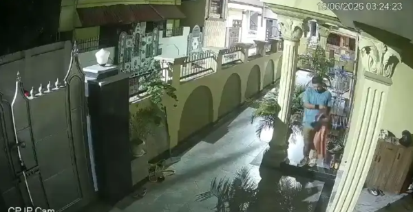 महिलाओं के कपड़े चोरी कर फरार हुआ शख्स,  हल्द्वानी में CCTV वीडियो वायरल!!