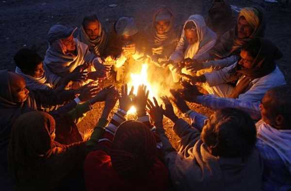 मौसम में बदलाव से बढ़ी ठंड, कई इलाकों में हल्की बारिश व बर्फबारी के आसार  