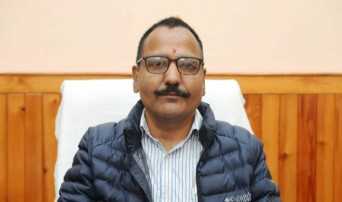 सरकारी गाड़ियों पर सख्ती! शनिवार को बस से जाएंगे अफसर DM का बड़ा फैसला !!