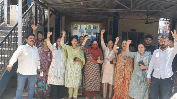 हल्द्वानी..पेयजल आपूर्ति बाधित होने से आक्रोश में लोग ,जल संस्थान कार्यालय में किया विरोध !! 
