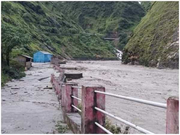 Weather Update: अगले तीन दिन तक जारी रहेगी बारिश,मौसम विभाग ने जारी किया ऑरेंज अलर्ट !