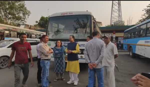 न काफिला… न लालबत्ती  हल्द्वानी रोडवेज बस में दिल्ली गए अजय भट्ट !