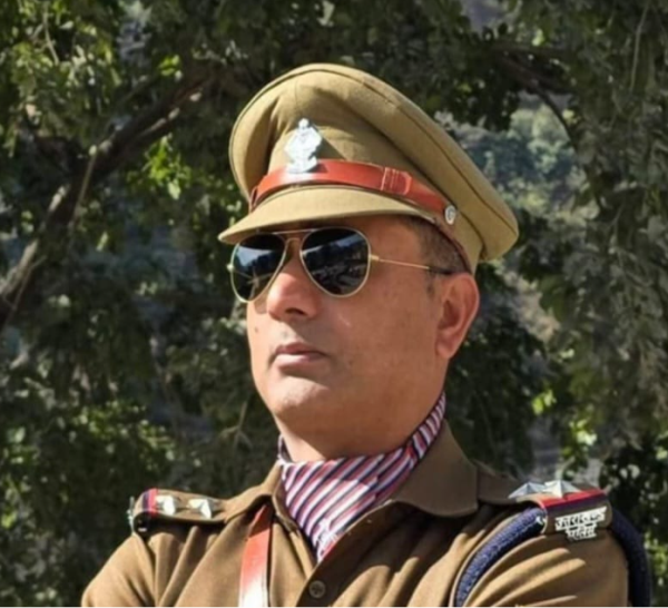 खाई में गिरी पुलिस की स्कॉर्पियो, चौकी प्रभारी की दर्दनाक मौत!!
