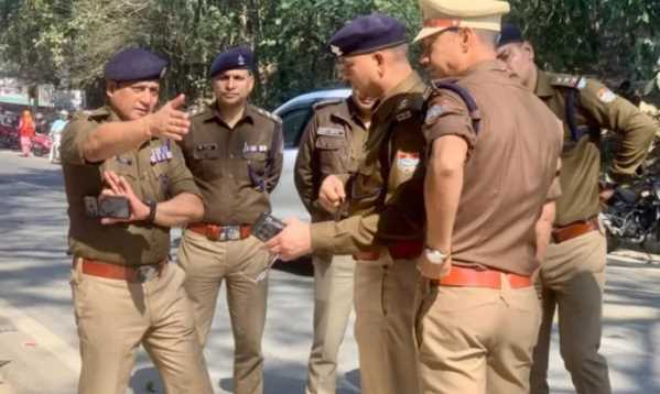 ग्राउंड जीरो पर उतरे नए SSP देहरादून परमेंद्र सिंह डोबाल, सुरक्षा और ट्रैफिक प्रबंधन का लिया जायजा 