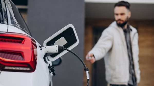 मुंबई में इलेक्ट्रिक गाड़ियों की दमदार वापसी! 19% गिरावट के बाद अचानक कैसे बढ़ गया रजिस्ट्रेशन? 