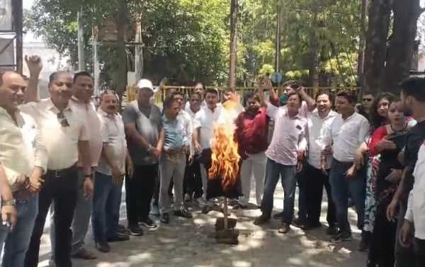  हल्द्वानी: पेट्रोल-डीजल की बढ़ती कीमतों पर कांग्रेस का विरोध- प्रदर्शन